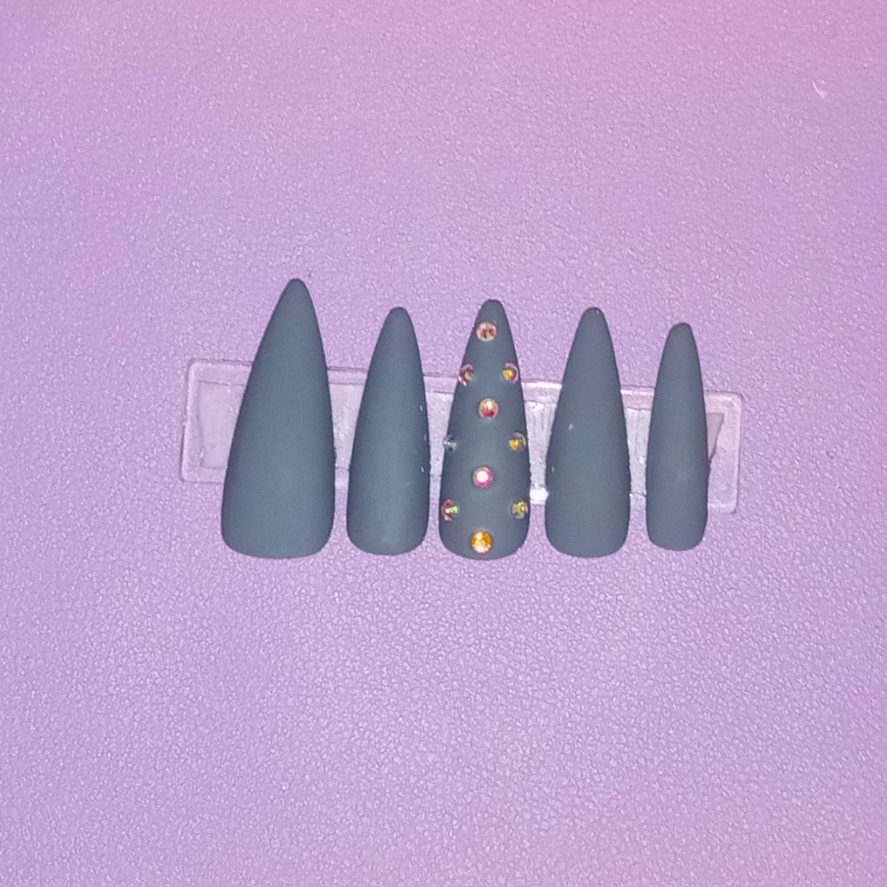 10pcs Long Stiletto Matte Gray with Rhinestone Accent